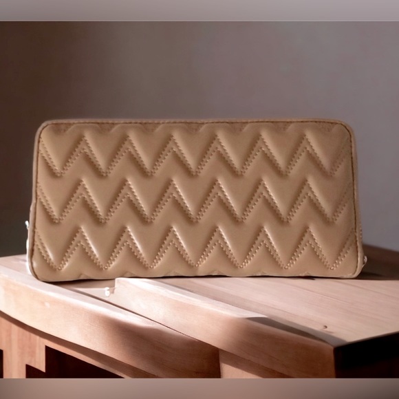 Valentino Tan Studded Zip Around Wallet BRAND NEW - Picture 3 of 6